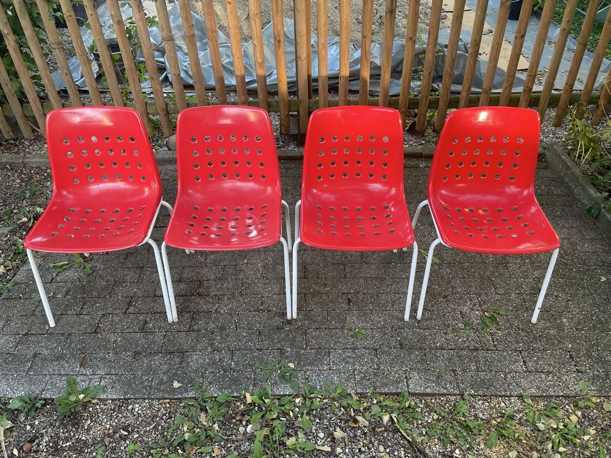 Stühle: OWI Gartenstühle rot – Gebraucht aus Winterthur von Kingori 1