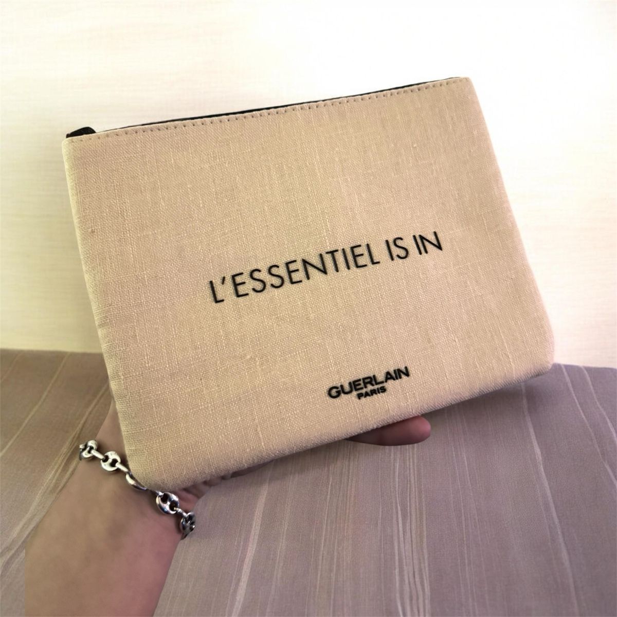 Guerlain Kosmetikkoffer: Pochette Guerlain – Neu und originalverpackt aus Châtel-St-Denis von Montclair_Swiss