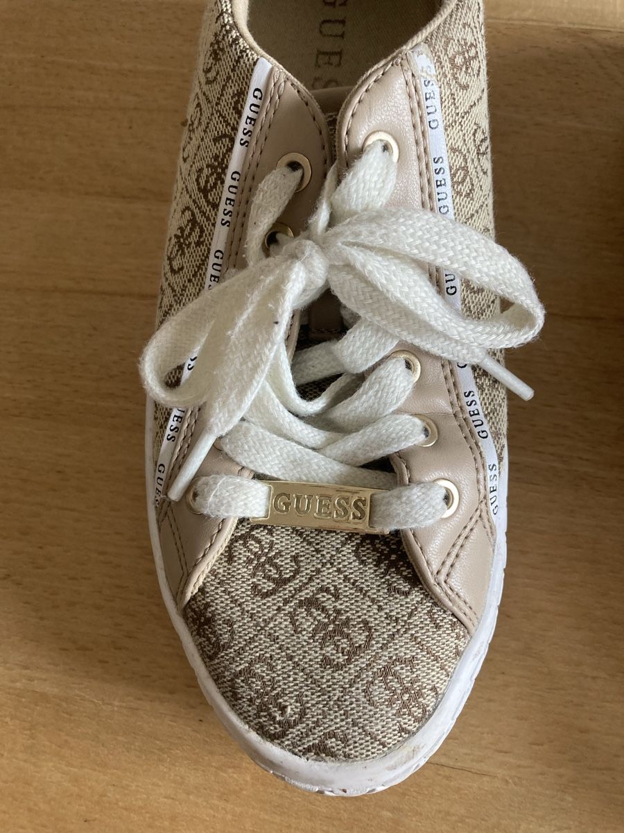Scarpe da donna: Guess Sneaker Grösse 37/38 – Usato da Rickenbach ZH venduto da Vanijo 3