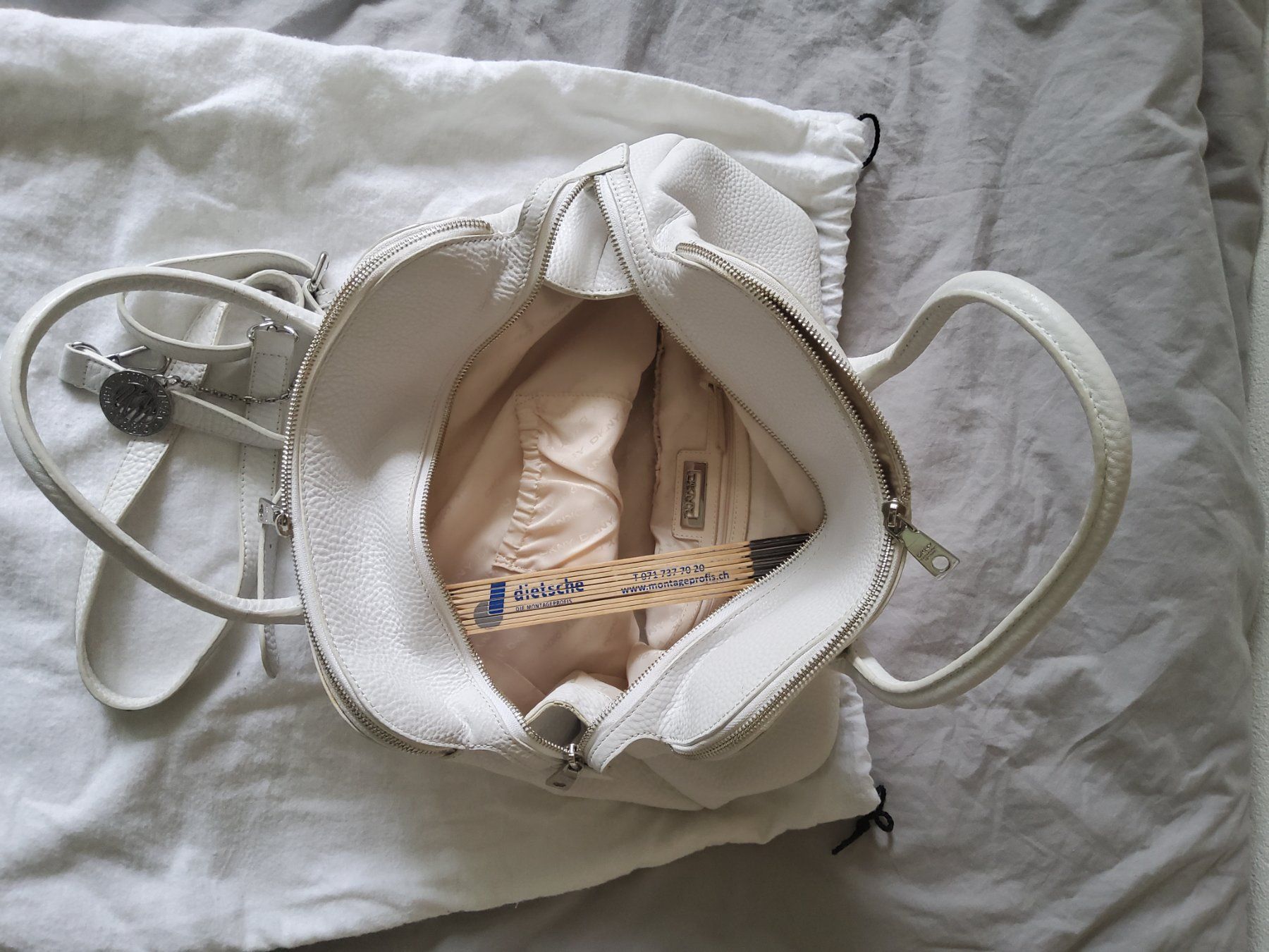 DKNY Borse da donna: Sac à main élégant DKNY blanc en cuir véritable – Usato da Geneve venduto da Vladko1612 3