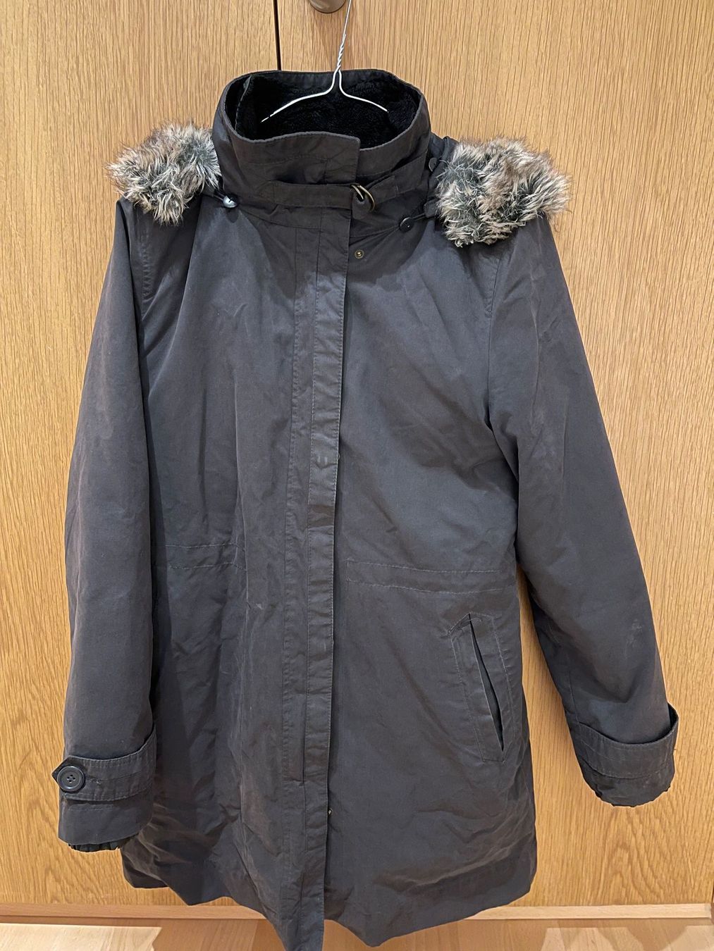 Giacche: Warme Winterjacke mit Kapuze – Usato da Oberrieden venduto da Boccia1981