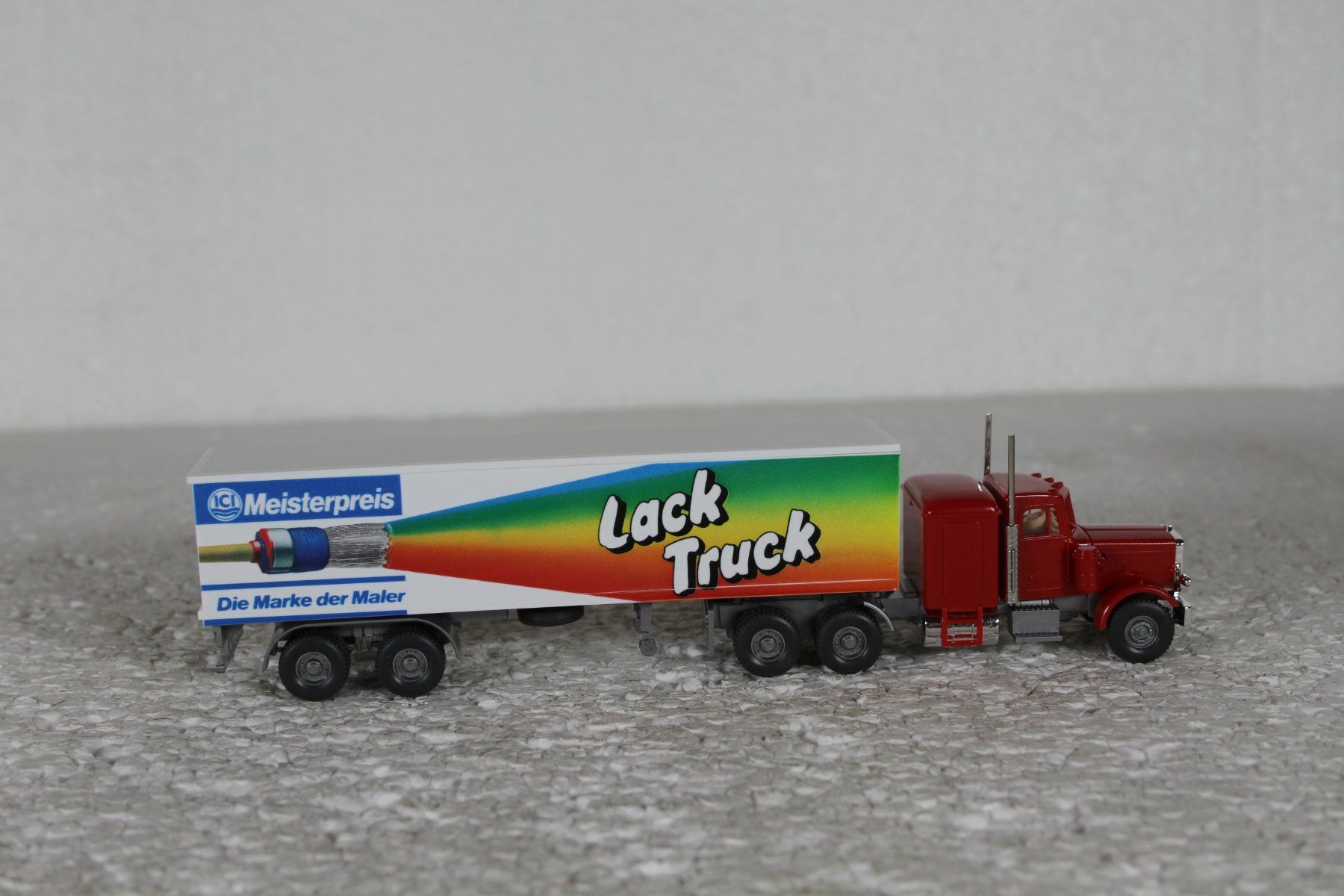 Wiking Modellini d'auto: Wiking Sattelzug Peterbilt mit Chromteilen – Usato da Triesen venduto da gleis8