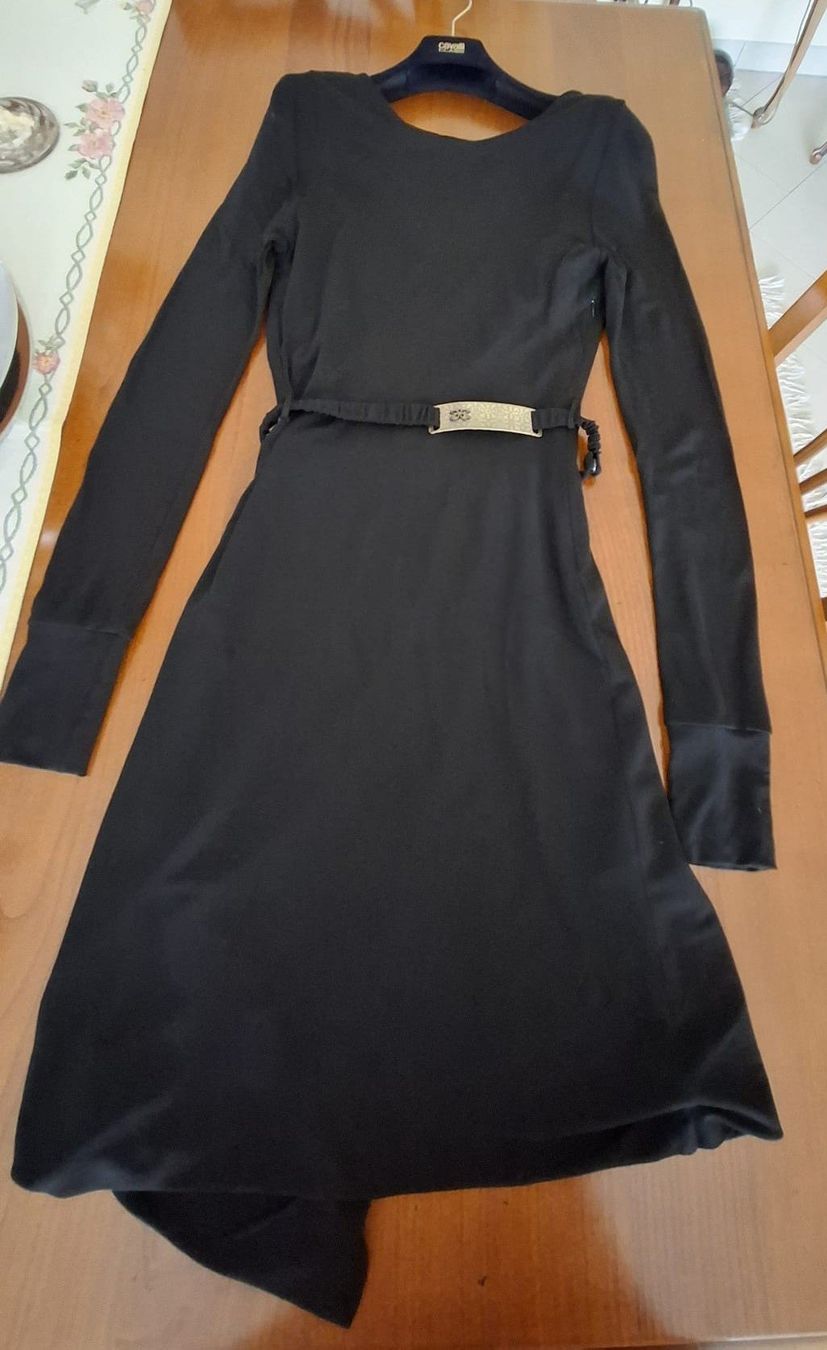 Roberto Cavalli Kleider: Class Roberto Cavalli, schwarzes Kleid mit Gürtel! – Gebraucht aus Volketswil von ald_2x9b