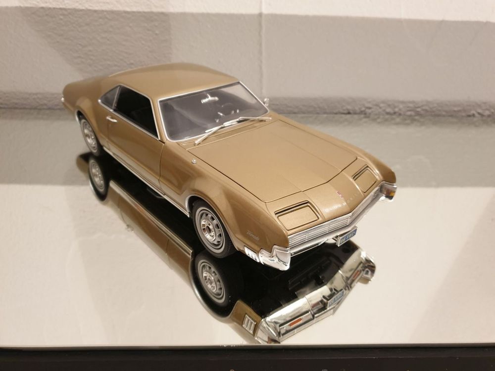 Oldsmobile Toronado 1966 1/18 Road signature - Collection