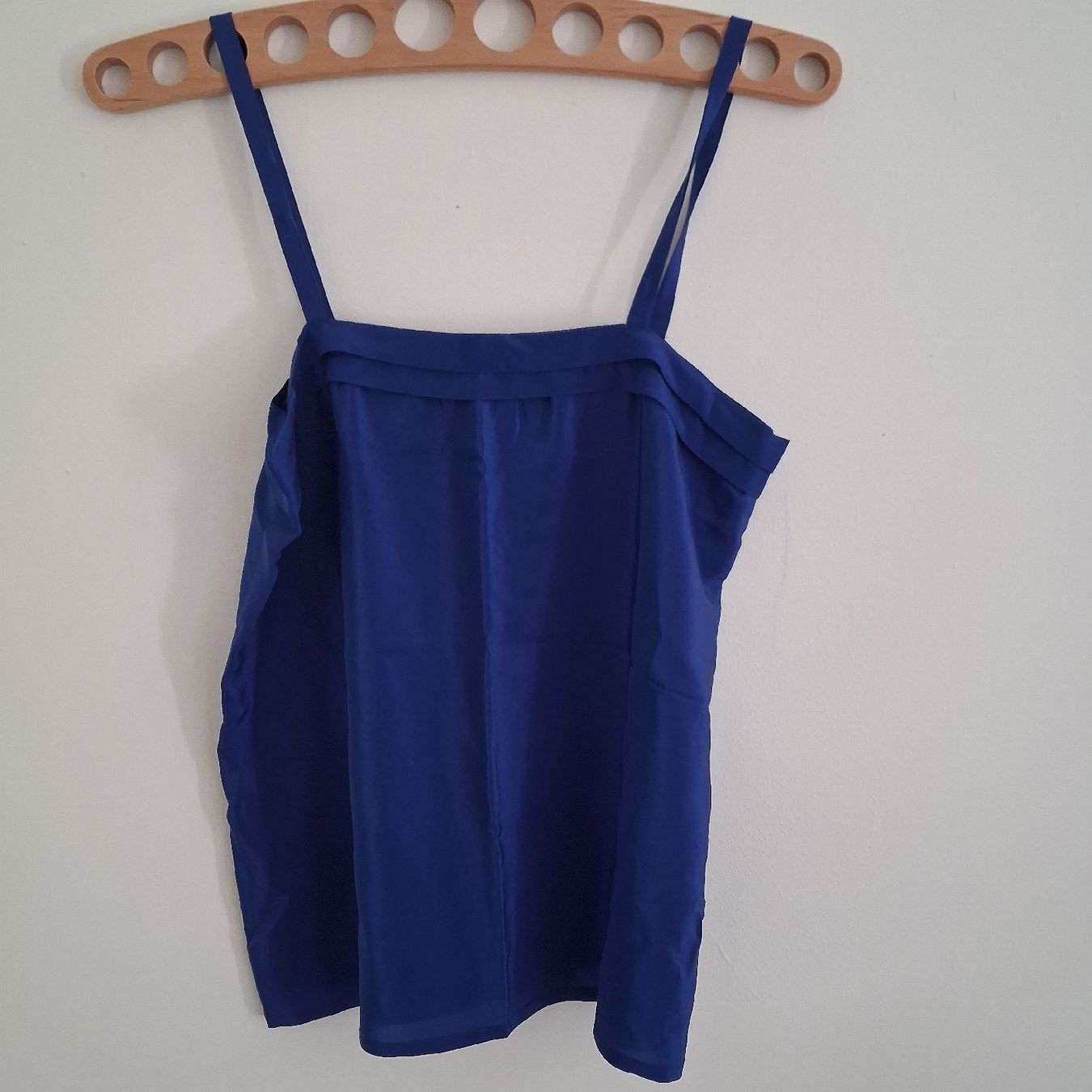 Top: Swiss Made Silk Blouse Royal Blue  – Nuovo (secondo la descrizione) da Wil SG venduto da tre_g2l7