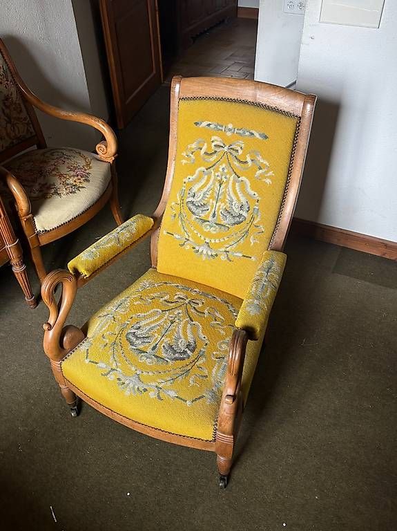 Poltrone: fauteuil ancien brodé – Usato da Préverenges venduto da que_vq6t