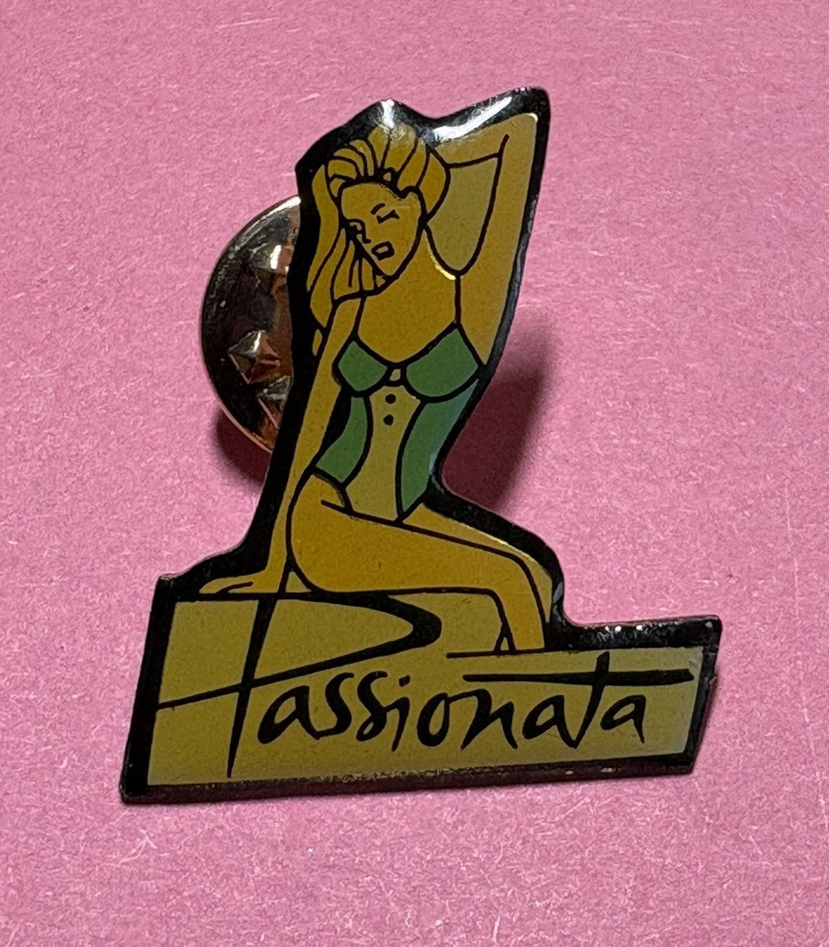 Plaketten & Abzeichen: Passionata Pin/Anstecker - Sammlerstück – Gebraucht aus Basel von adl_6y8g