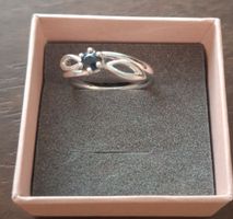 Eleganter Silberring 925 mit dunkelblauen Saphirstein