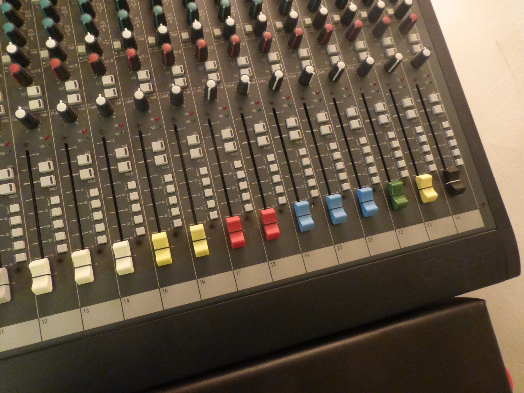 Soundcraft Console di mixaggio: Soundcraft Ghost 24 Kanal Expansion – Usato da Zumikon venduto da psisound 3