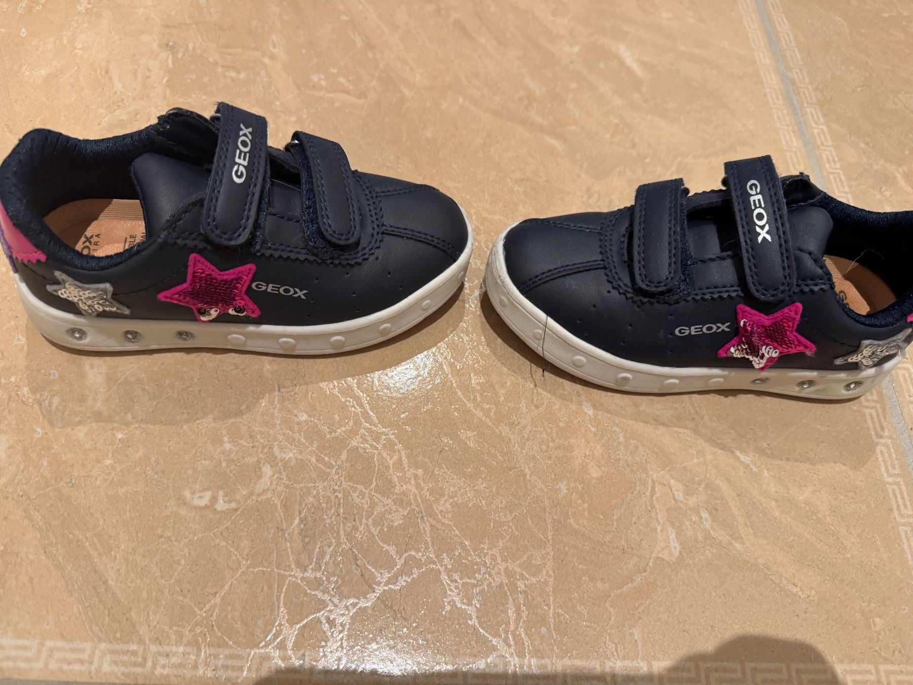 Scarpe per ragazze: GEOX Nwt Sneakers, 25 – Nuovo (secondo la descrizione) da Klingnau venduto da Markus14
