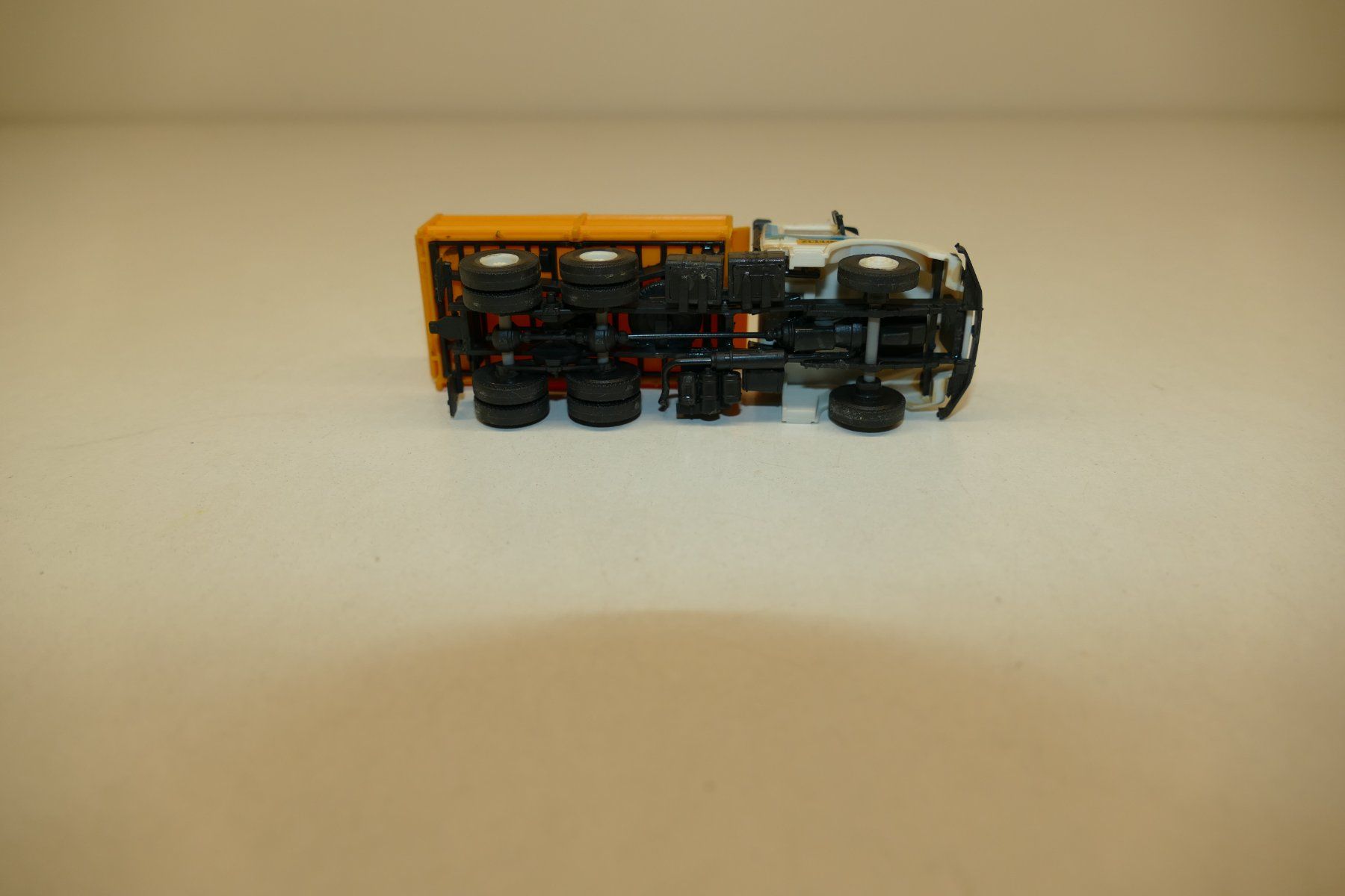 Kibri Modellini di ferrovie: Kibri H0: Scania 142E Muldenkipper – Usato da Niederhasli venduto da Flash32 5