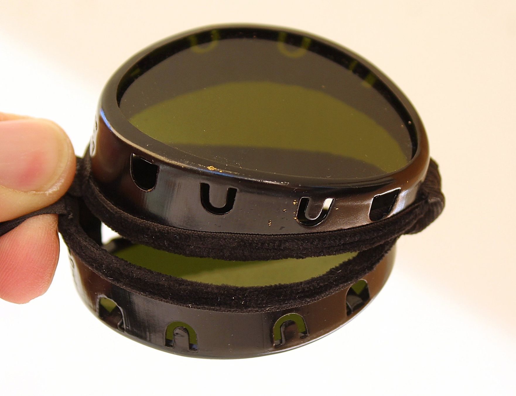 Schweizer Armee Uniformen: Schweizer Armee Gletscherbrille FAEC Chiasso mit Dose – Gebraucht aus Zürich von Auctionata 7