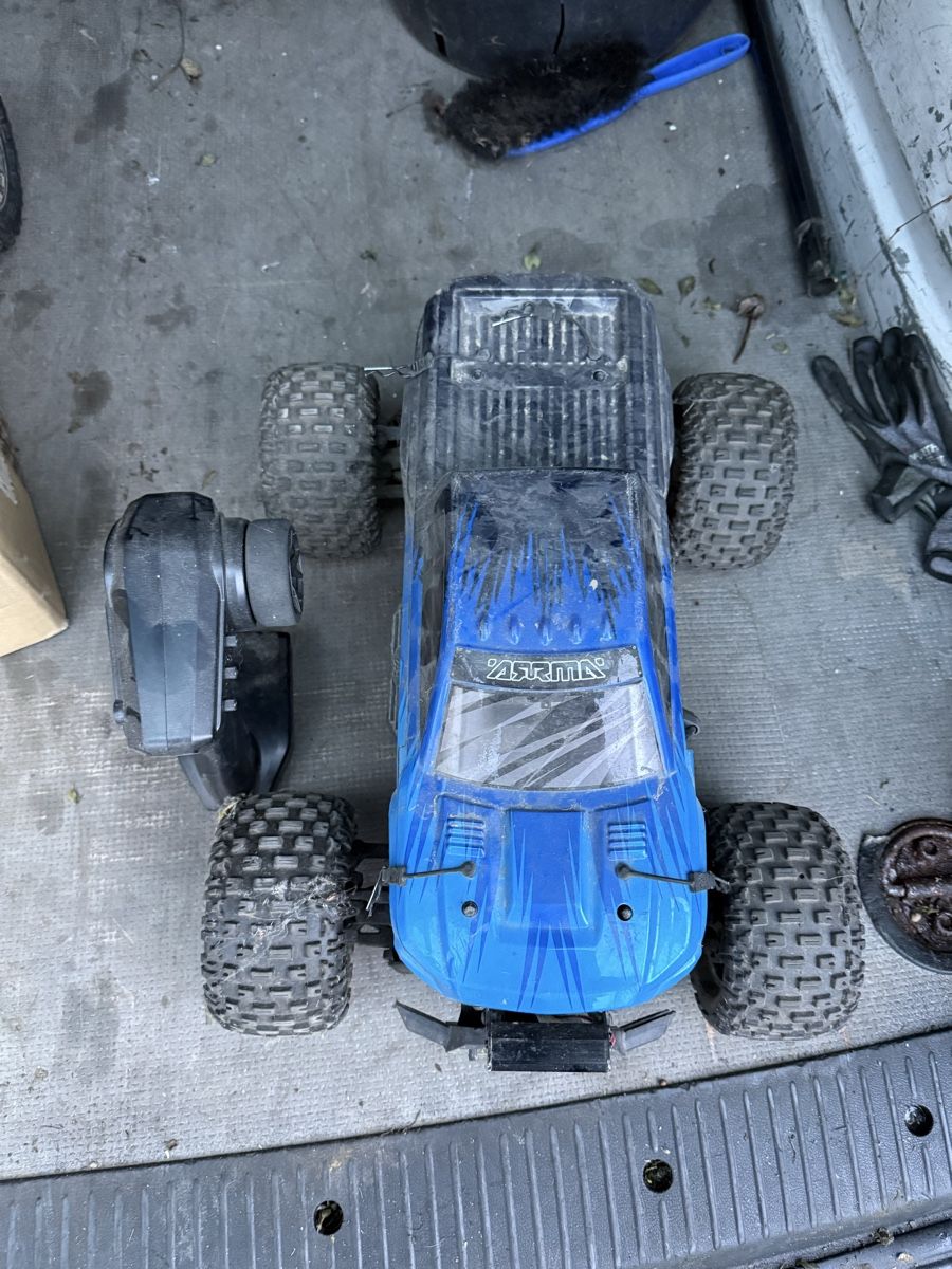 Arrma RC Modellbau: Arrma granit – Gebraucht aus Büttikon AG von raf_z8x6