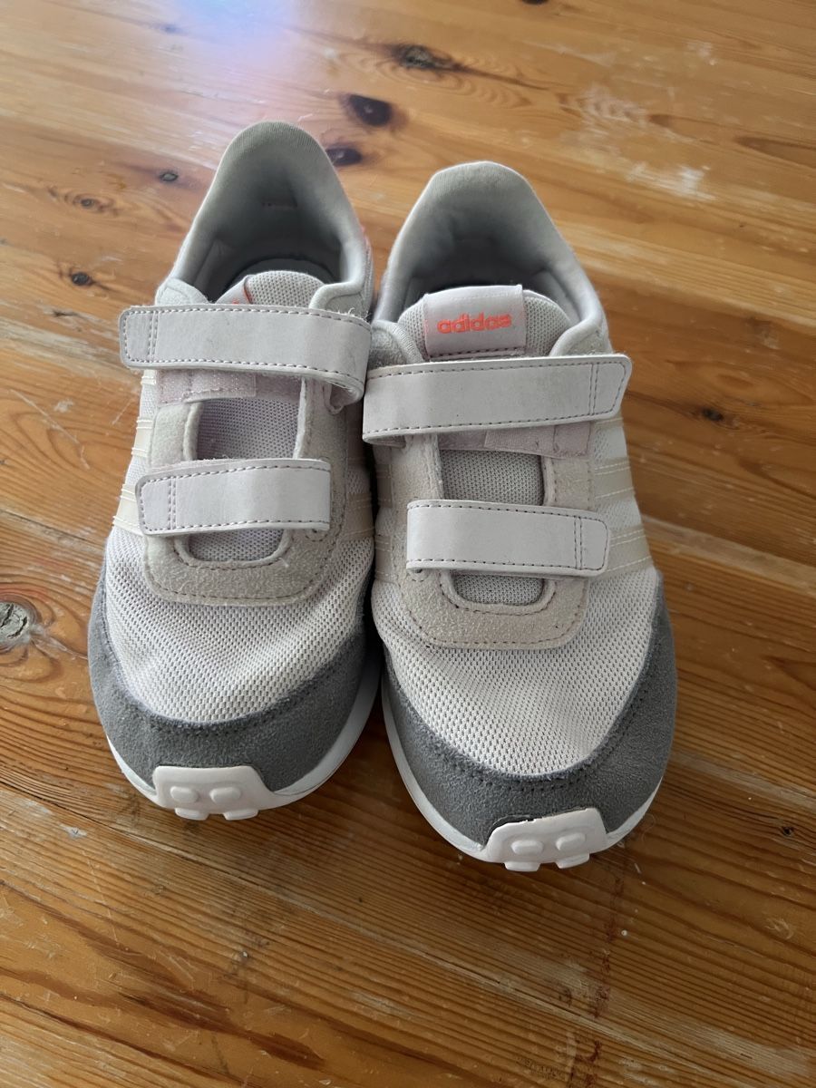 Schuhe für Mädchen: Adidas Turnschuhe – Gebraucht aus Zollikofen von Nesepalamutu 2