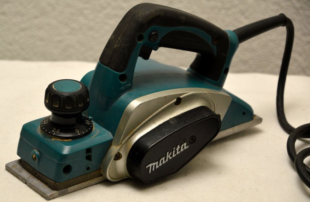 Raboteuse Makita 1805N D'occasion - 100V, 1140W, 2 Vitesses - État Fonctionnel Excellent