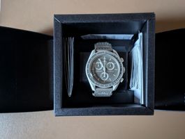 Moonswatch Mission on Earth - Desert inkl. Ersatzarmband