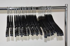 35 Stück Kleiderbügel Liz claiborne Windsmoor  schwarz