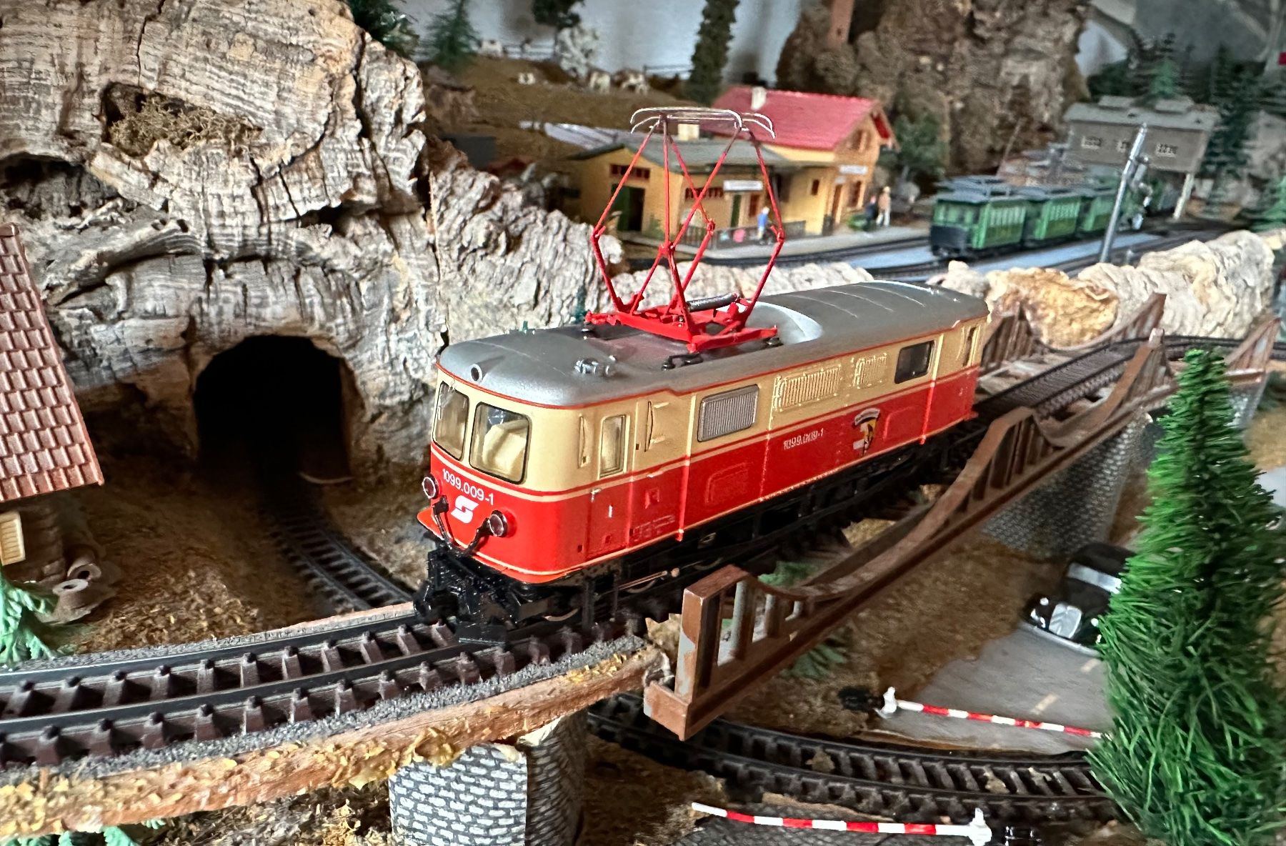 Roco Modellini di ferrovie: Roco Elok 1099.009-1, Schmalspur H0e Rabenstein – Usato da Zürich venduto da ruedigg 1