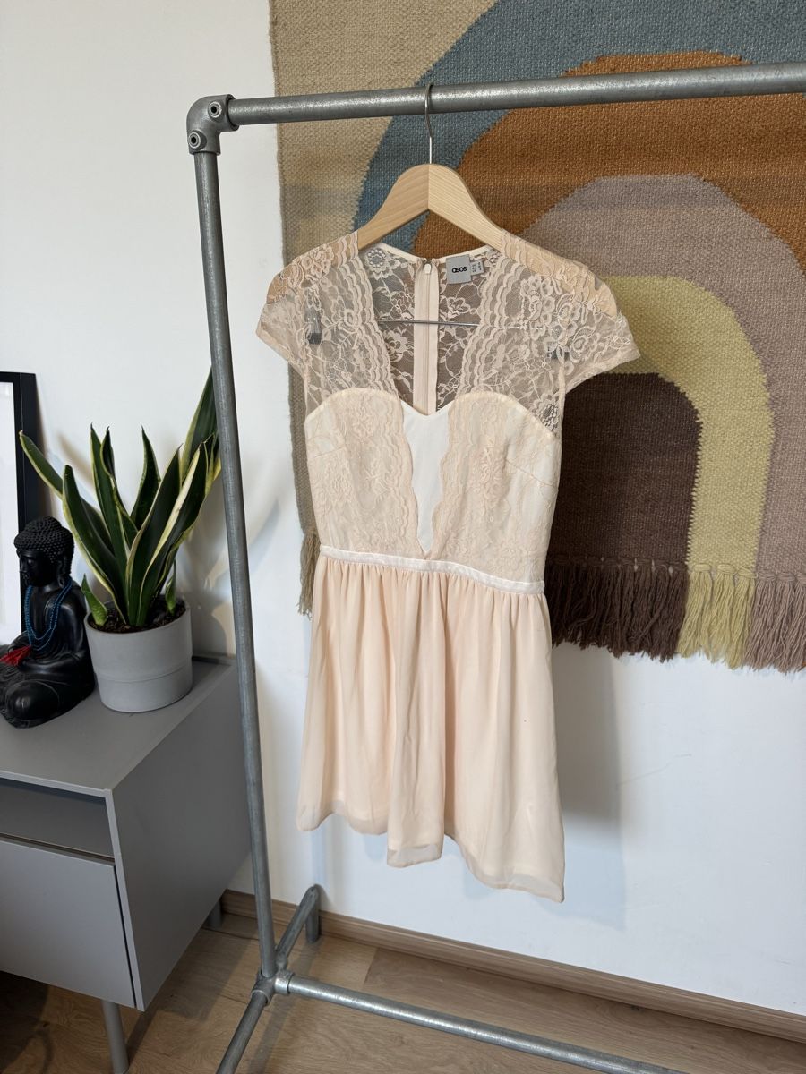 Kleider: Traumhaftes Kleid mit wunderschönen Details – Gebraucht aus Buchs ZH von crazyhandbaggirl123