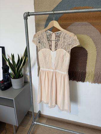 Traumhaftes Kleid mit wunderschönen Details
