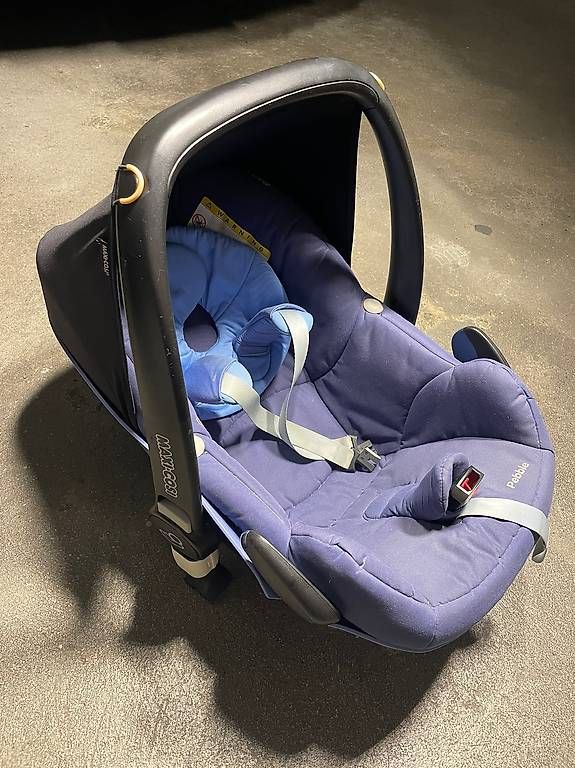 Seggiolini per auto: Maxi-Cosi Pebble inkl. ISOFIX Basisstation – Usato da Siglistorf venduto da nin_gl2p