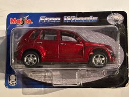 Chrysler PT Cruiser fabriqué par Maisto (no Dinky Toys)