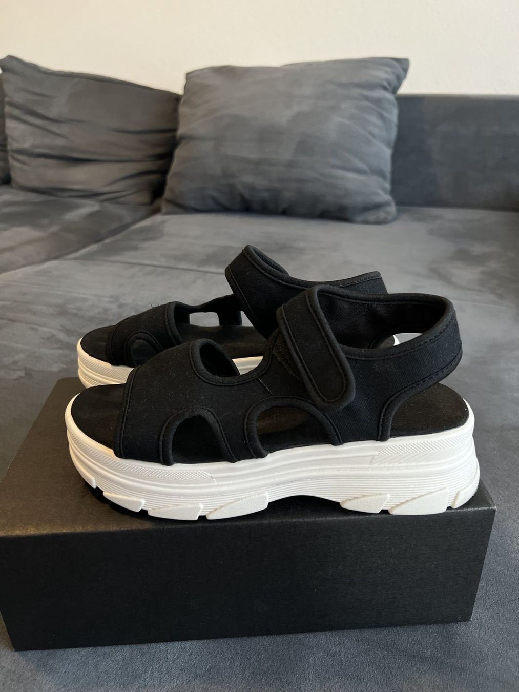 Scarpe da donna: Damensandalen schwarz Grösse 38 – Usato da Basel venduto da M.M_ 5