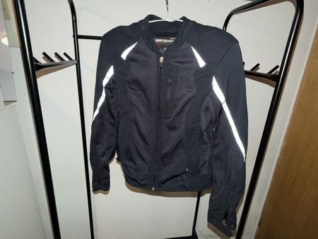 Veste de moto BMW noire pour femmes, taille S, parfait état.