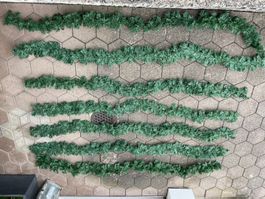 Girlanden aus Kunststoff grün