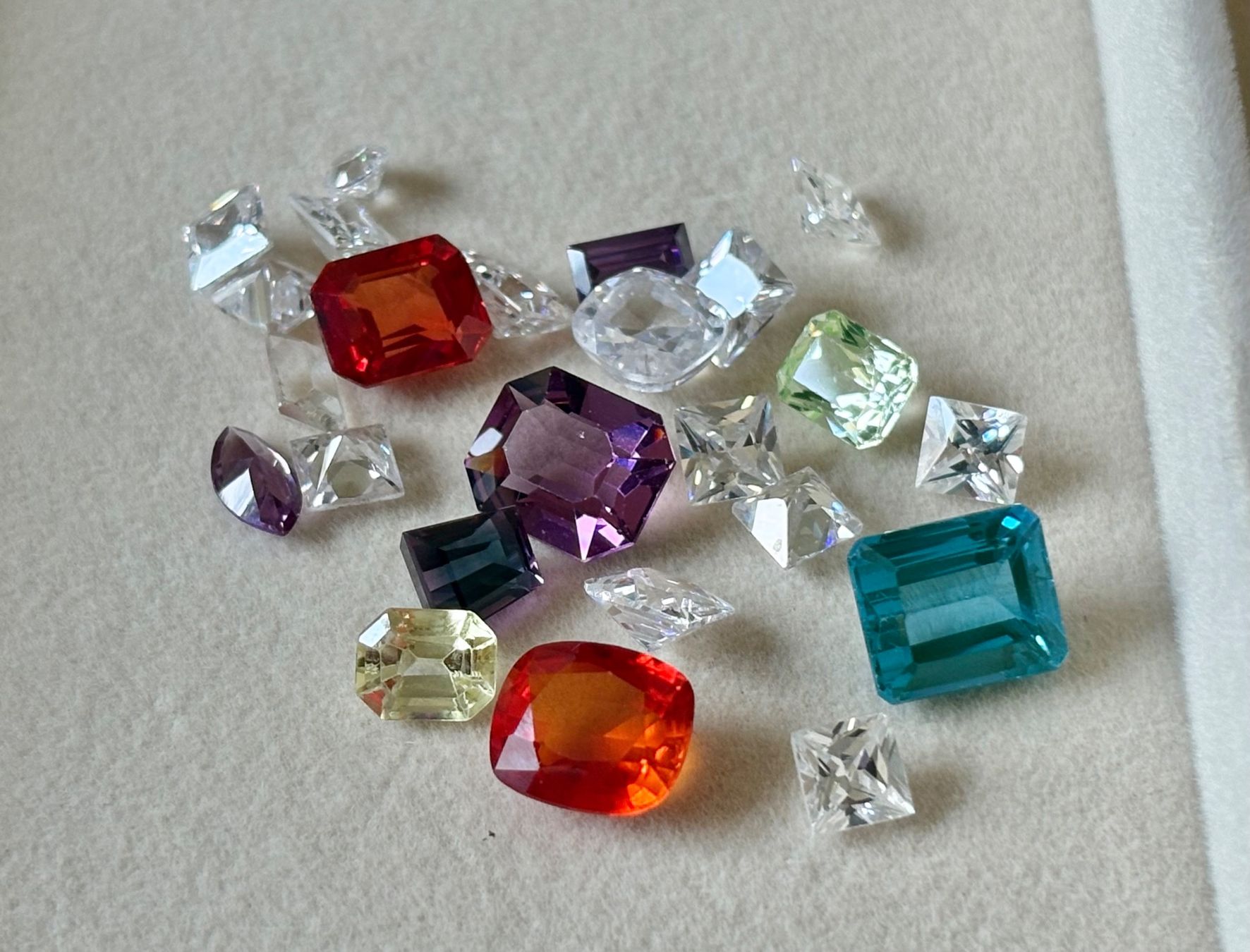 Edelsteine: Lot Schmucksteinen (Synthetisch) 70.3 ct – Gebraucht aus Brugg AG von lau_9rvy