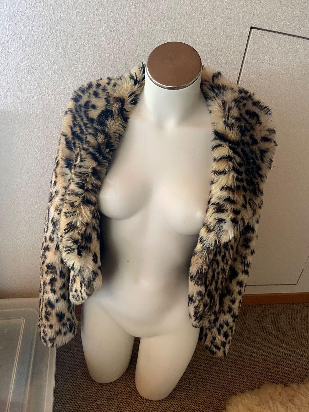 Giacche: Leopard Jacke Damen Gr S fake fur – Usato da Volketswil venduto da n_r_5gdf 1