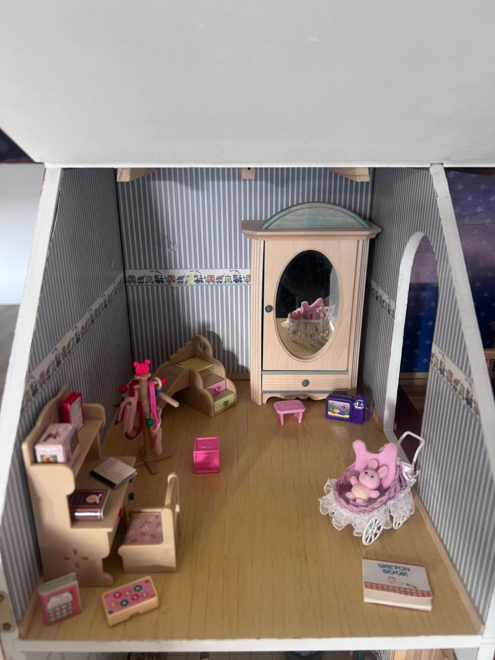 Case e mobili per bambole: PUPPENHAUS ECHTHOLZ 1996 HANDMADE – Usato da Biel/Bienne venduto da suandre 2