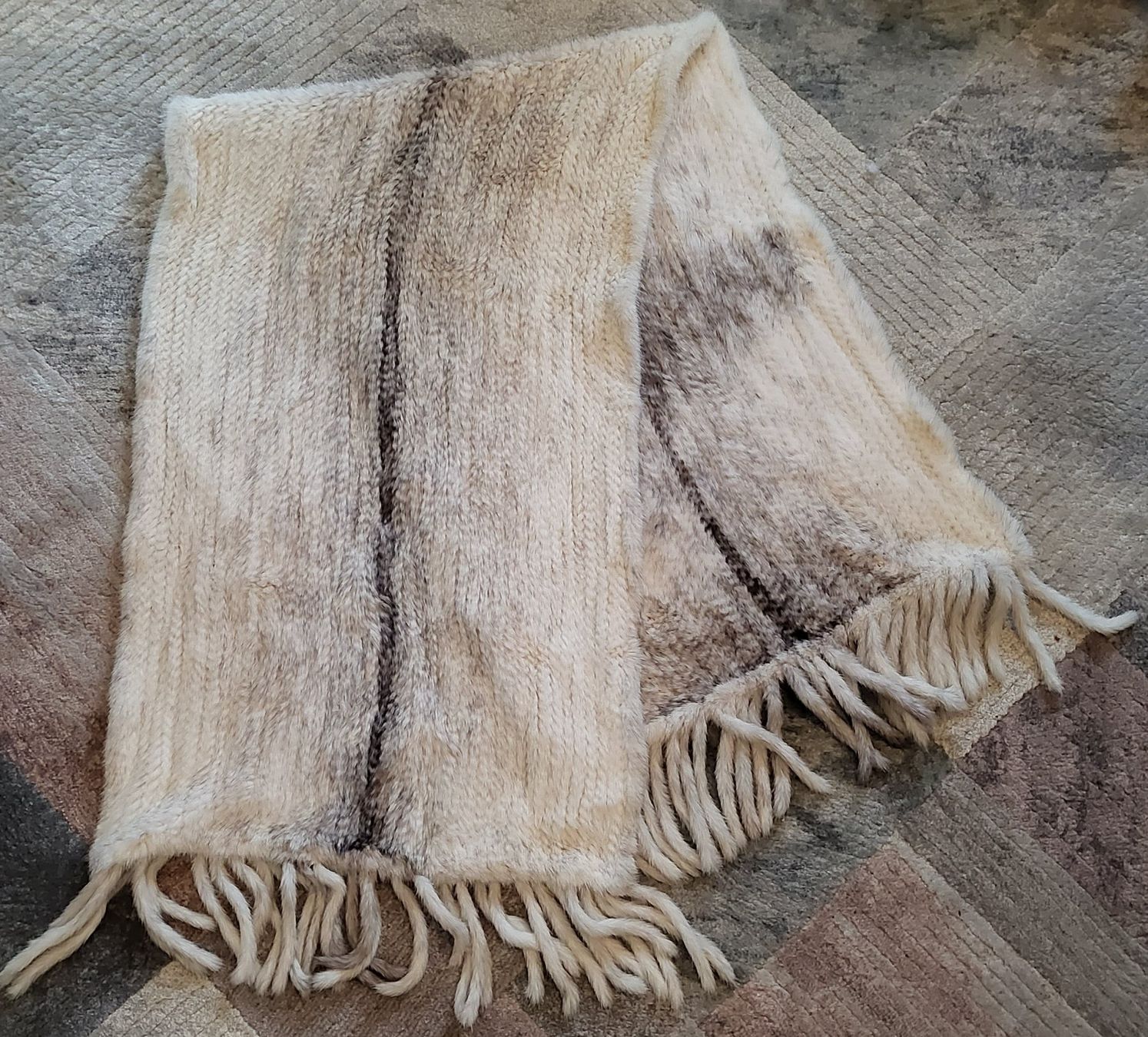 Foulard & Sciarpe: Châle en vison tricoté. – Nuovo (secondo la descrizione) da Neuchâtel venduto da wikit 1