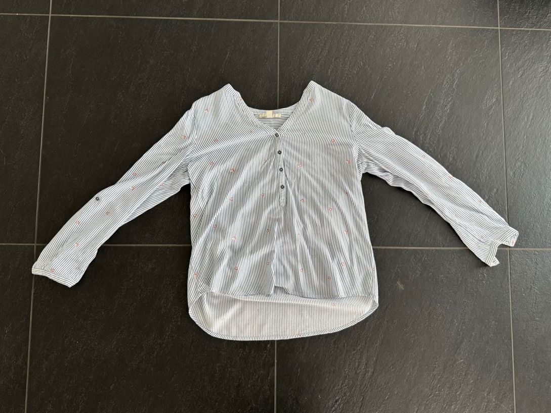 Esprit Blusen: ESPRIT Gestreifte Bluse mit Herzmuster, Grösse 36 – Gebraucht aus Orpund von Tomba34