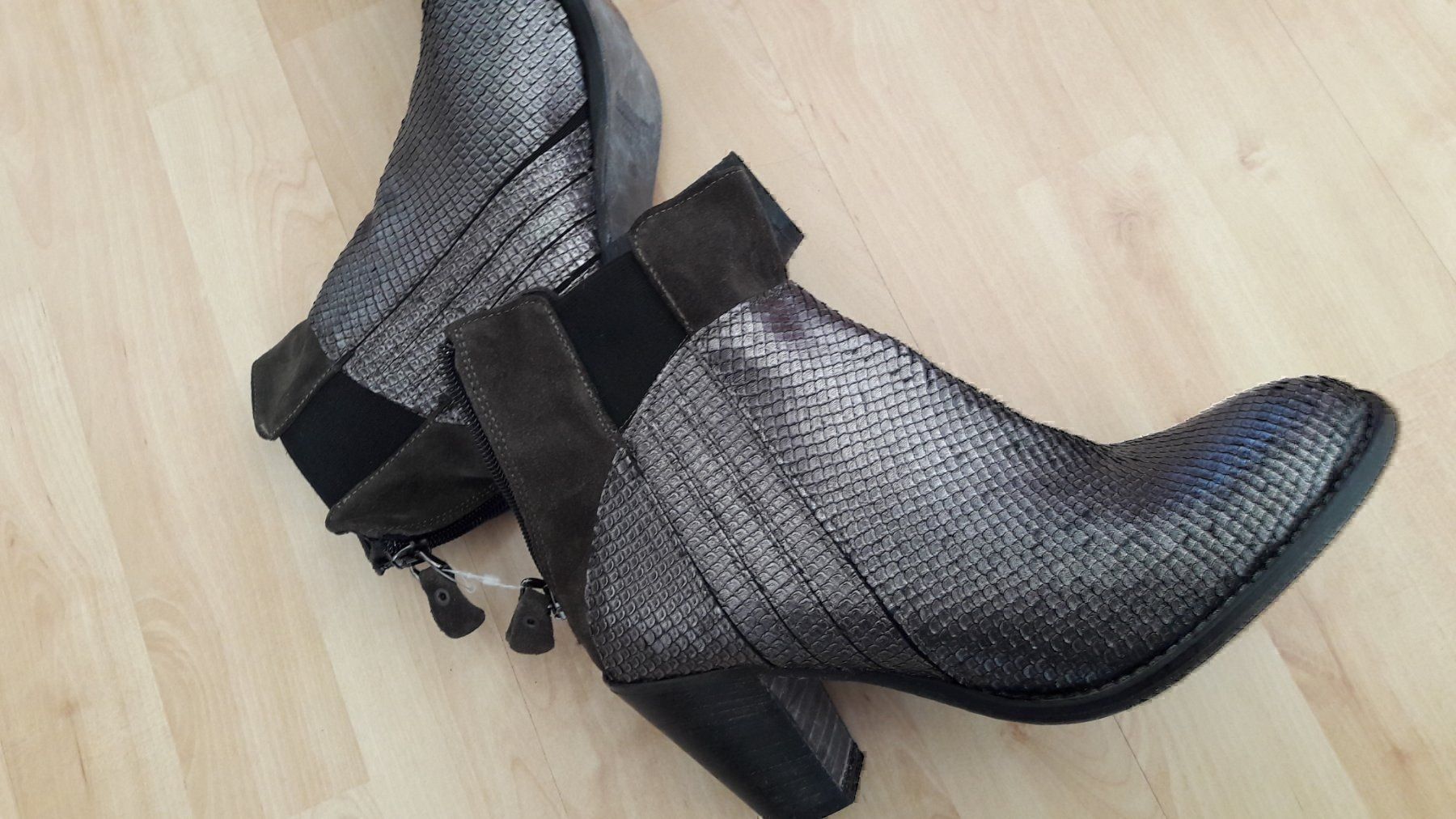 Scarpe da donna: Coole Ankle Leder Boots, Marke History – Nuovo (secondo la descrizione) da langenthal venduto da rundholz7 2