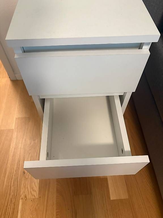 Tables de nuit: Nachttisch – D'occasion à Ostermundigen par dom_q2z7 1