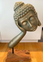 Buddha Kopf Skulptur am Holzsockel, 75 cm hoch