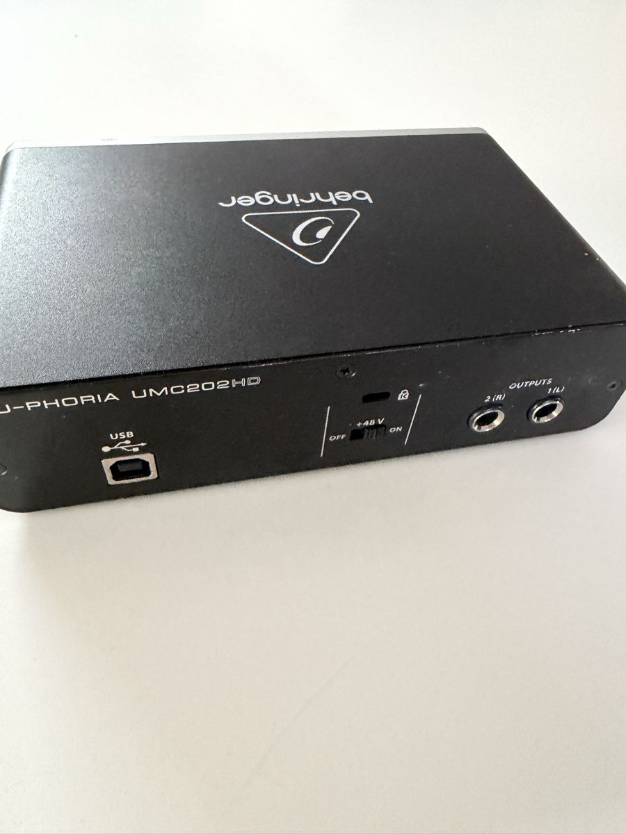 Behringer Attrezzatura per studi di registrazione: Carte son Behringer U-PHORIA UMC202HD – Usato da Cornol venduto da zep-3 2