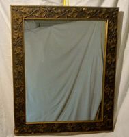 Antiker Spiegel 65x55 mit apartem Rahmen
