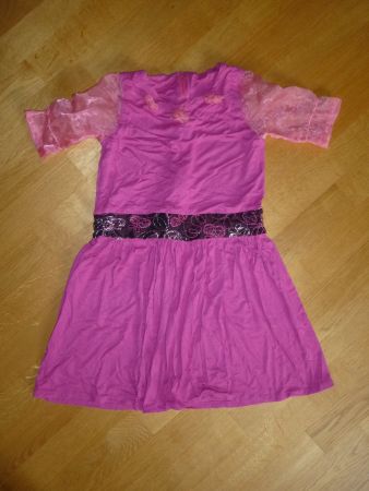 Rosa Dornröschen-Kleid mit Tasche