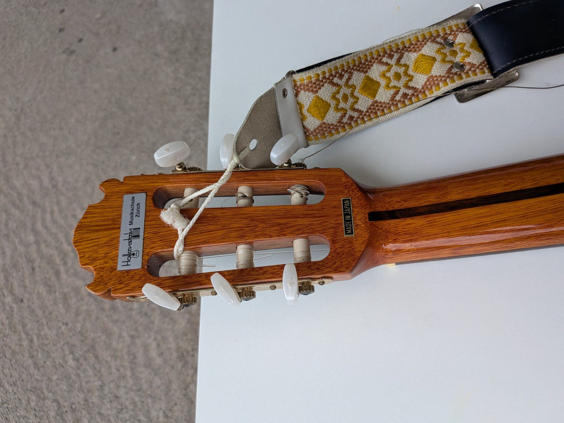 Strumenti musicali: Gitarre Takeharu – Usato da Emmen venduto da Brockofsky 6