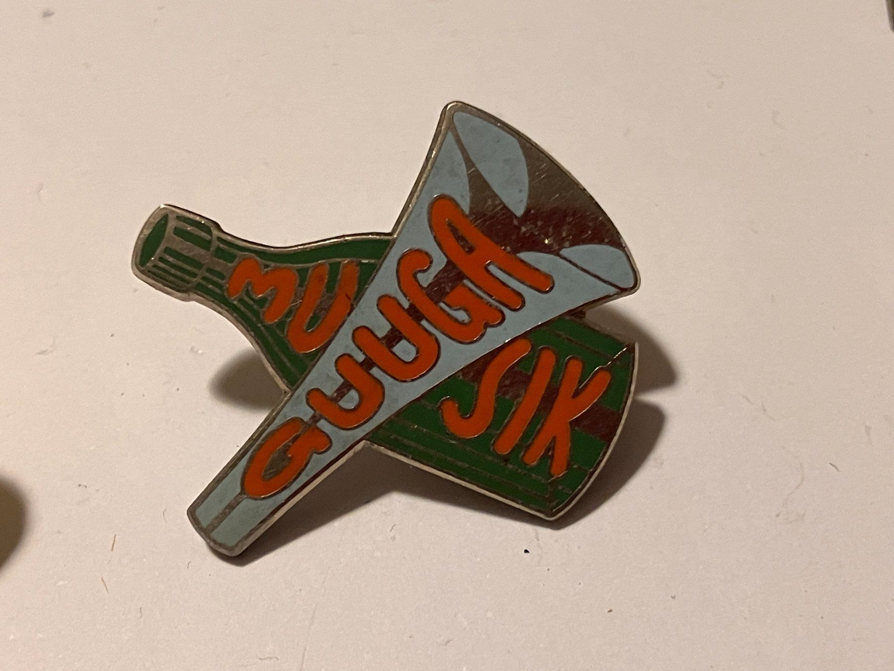 Placchette & Badge: 1 Pin Gugga Musik – Usato da Basel venduto da djwwpp