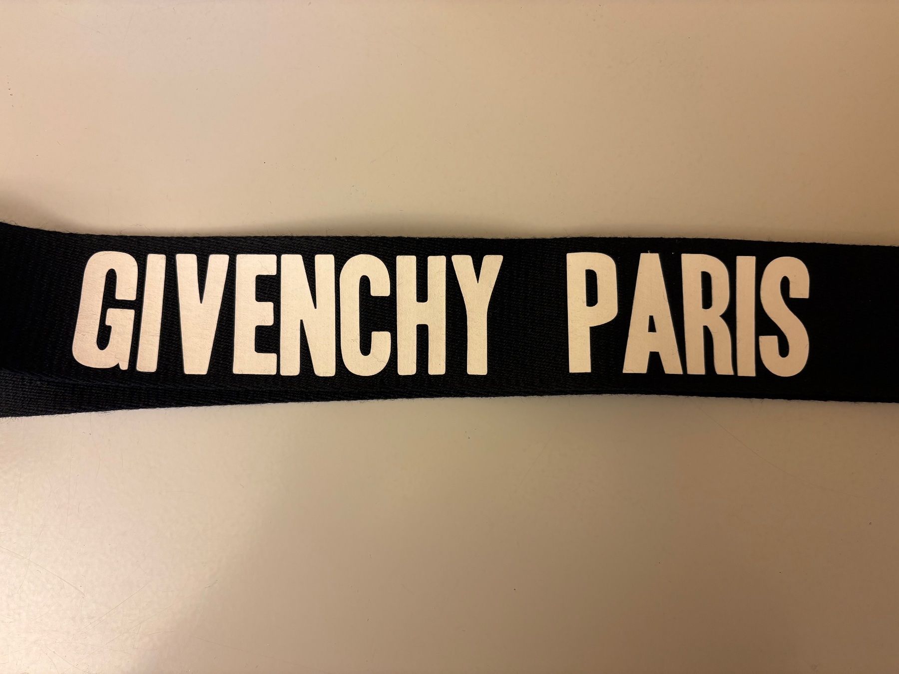 Givenchy Portachiavi: PORTE-CLE GIVENCHY - NEUF 100% AUTHENTIQUE – Nuovo e nell'imballaggio originale da Morges venduto da Bubblecut 3