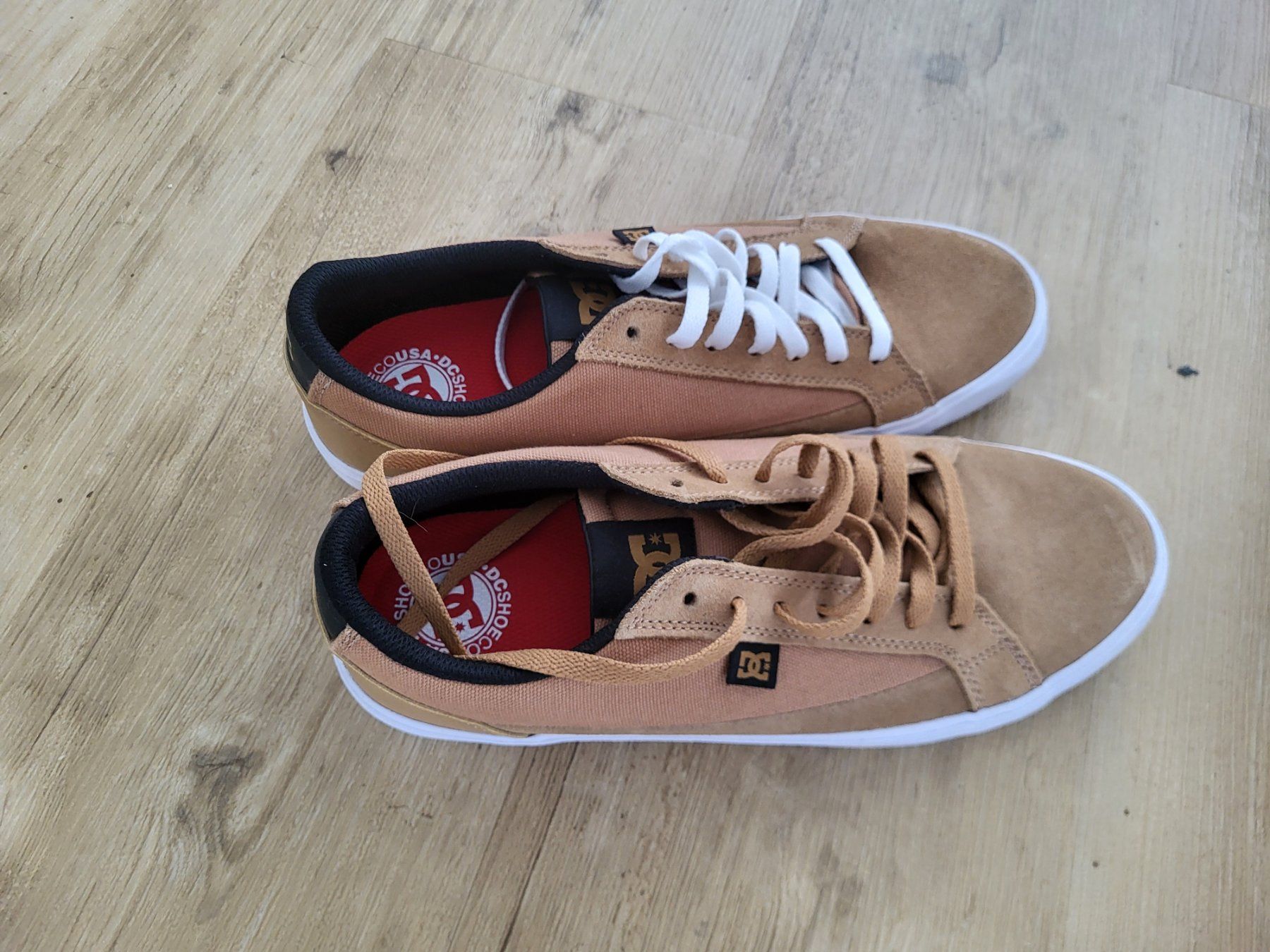 Scarpe da uomo: DC Schuhe Gr. 42 in Braun, Neu – Nuovo (secondo la descrizione) da Niederhelfenschwil venduto da Bruce019