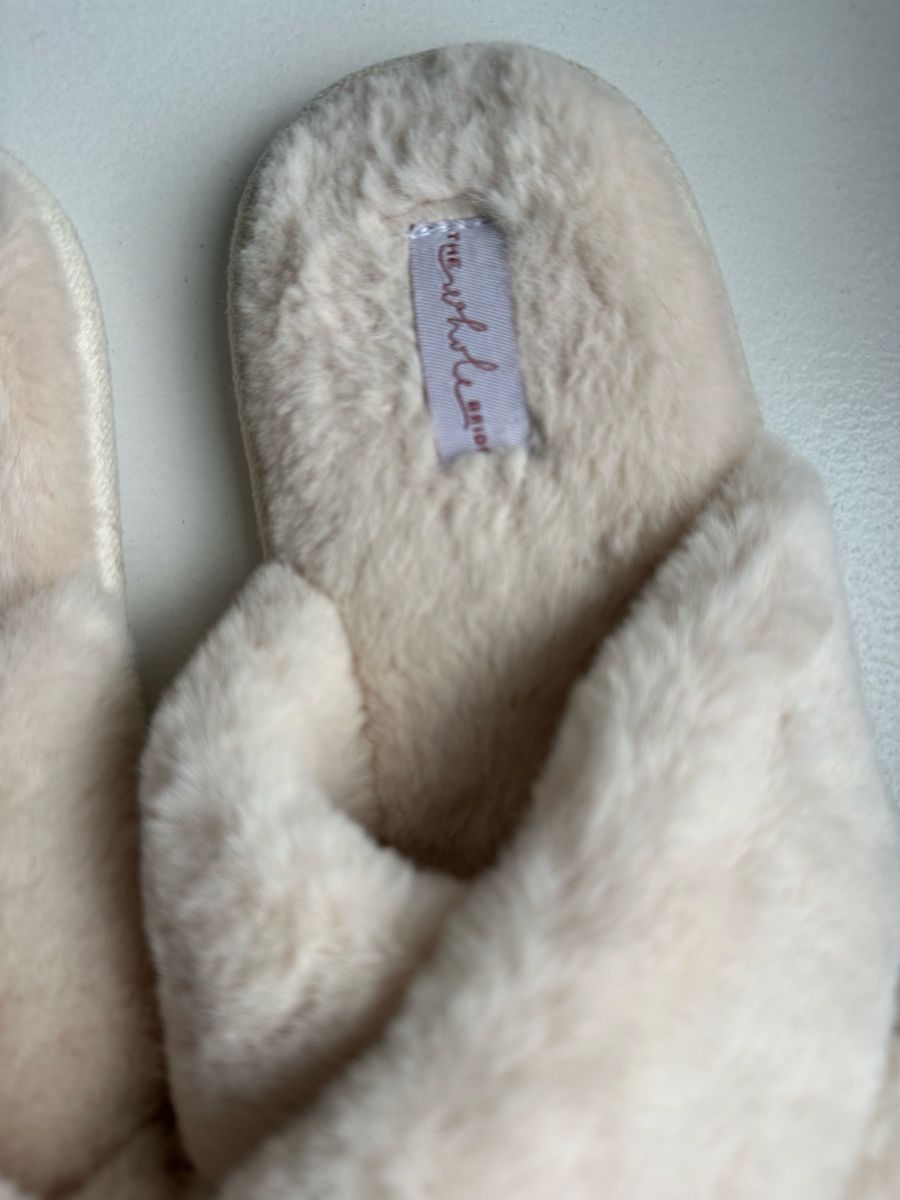 Scarpe da donna: Warm ecru white / beige house shoes – Nuovo (secondo la descrizione) da Uster venduto da Monika_OB 2