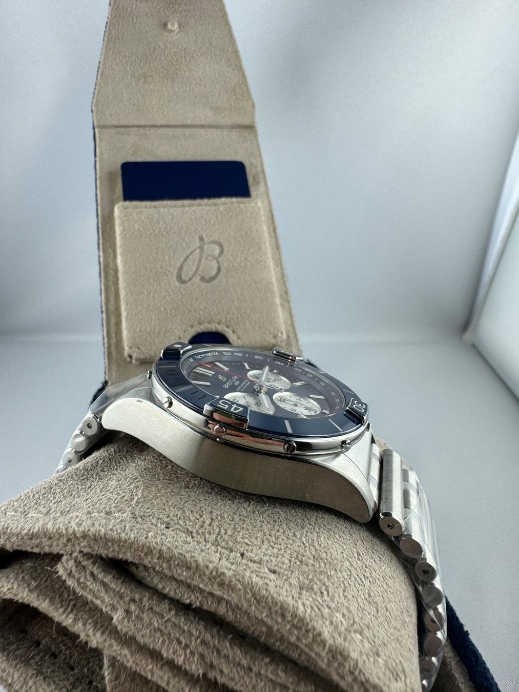 Breitling Orologi: Breitling Superchronomat B01 44mm Fullset – Nuovo e nell'imballaggio originale da Zürich venduto da Watchconnaisseur 3