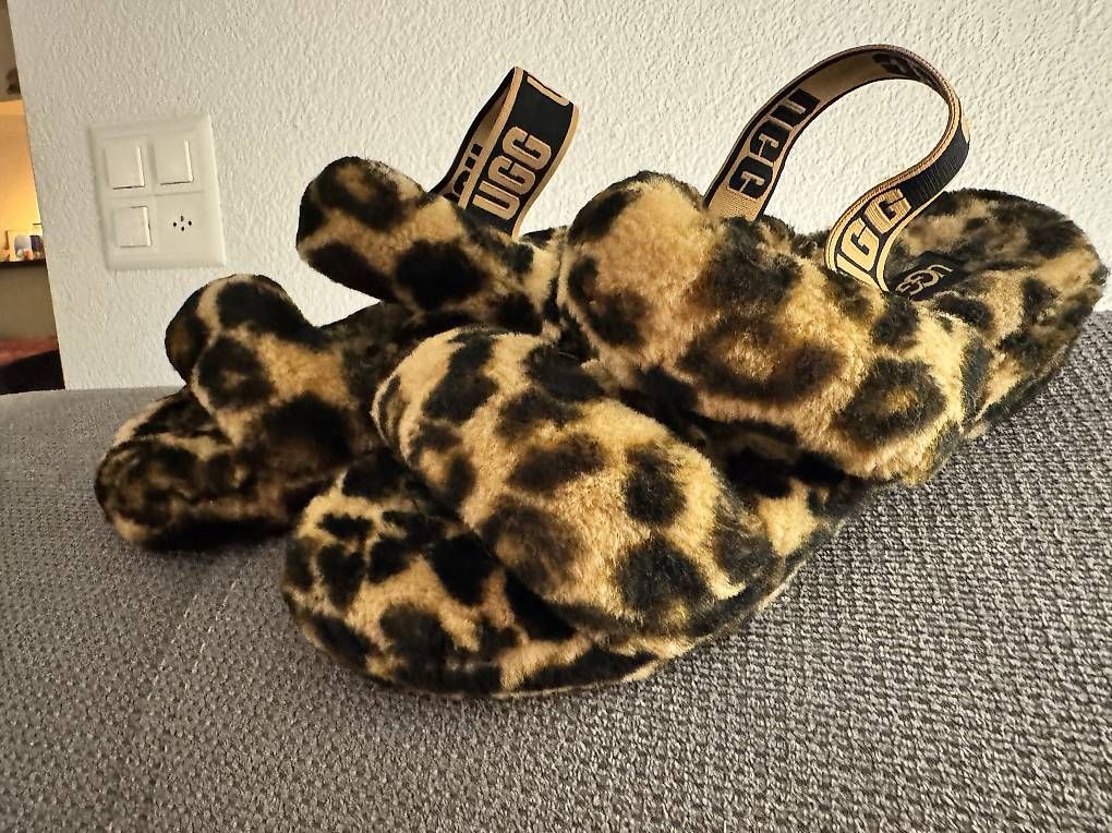 Scarpe da donna: Ciabatte ugg come nuove – Usato da Caslano venduto da p.stavola 1