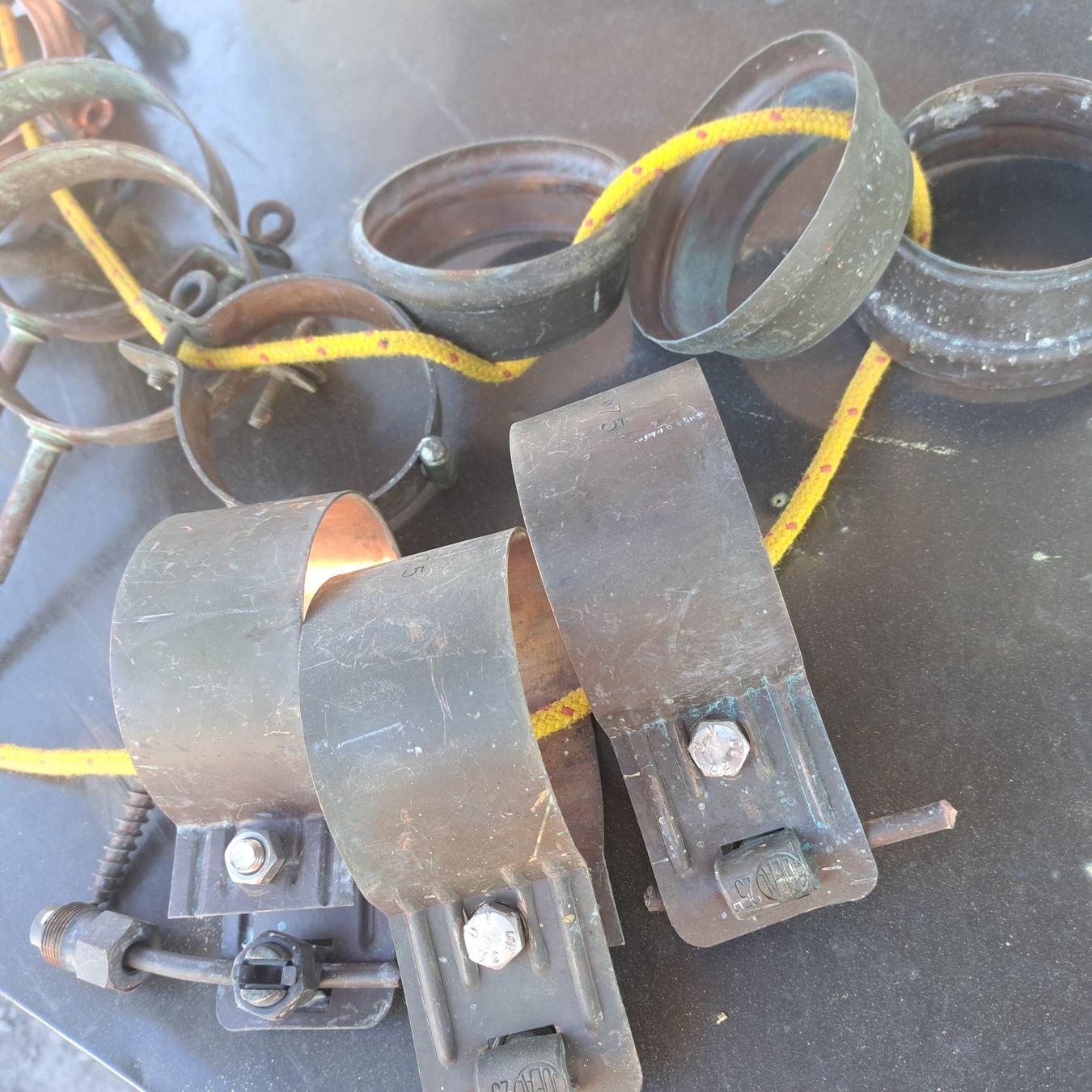 Altri materiali da costruzione: divers rohrschellen kupfer – Usato da Benzenschwil venduto da 007tinu 8