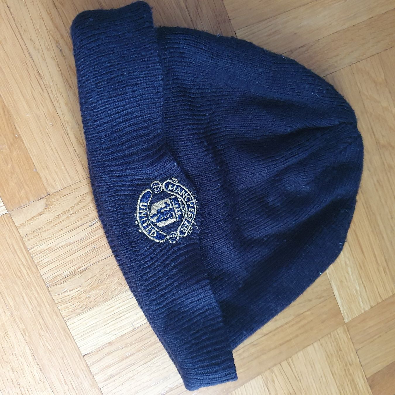 Altro abbigliamento per bambino: Bonnet Manchester United hiver chaud – Usato da Prilly venduto da RoDyRe