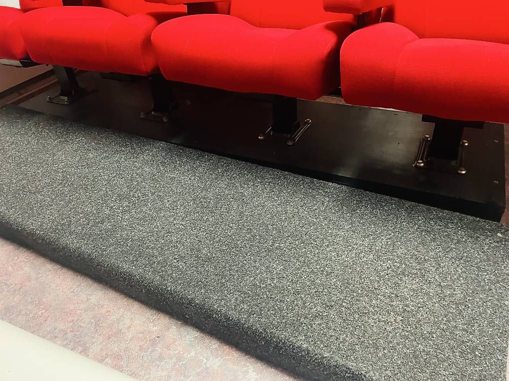 Sedie: Originalen 4 Multiplex-Kino-Stühlen  – Usato da Luzern venduto da Dali-T 2